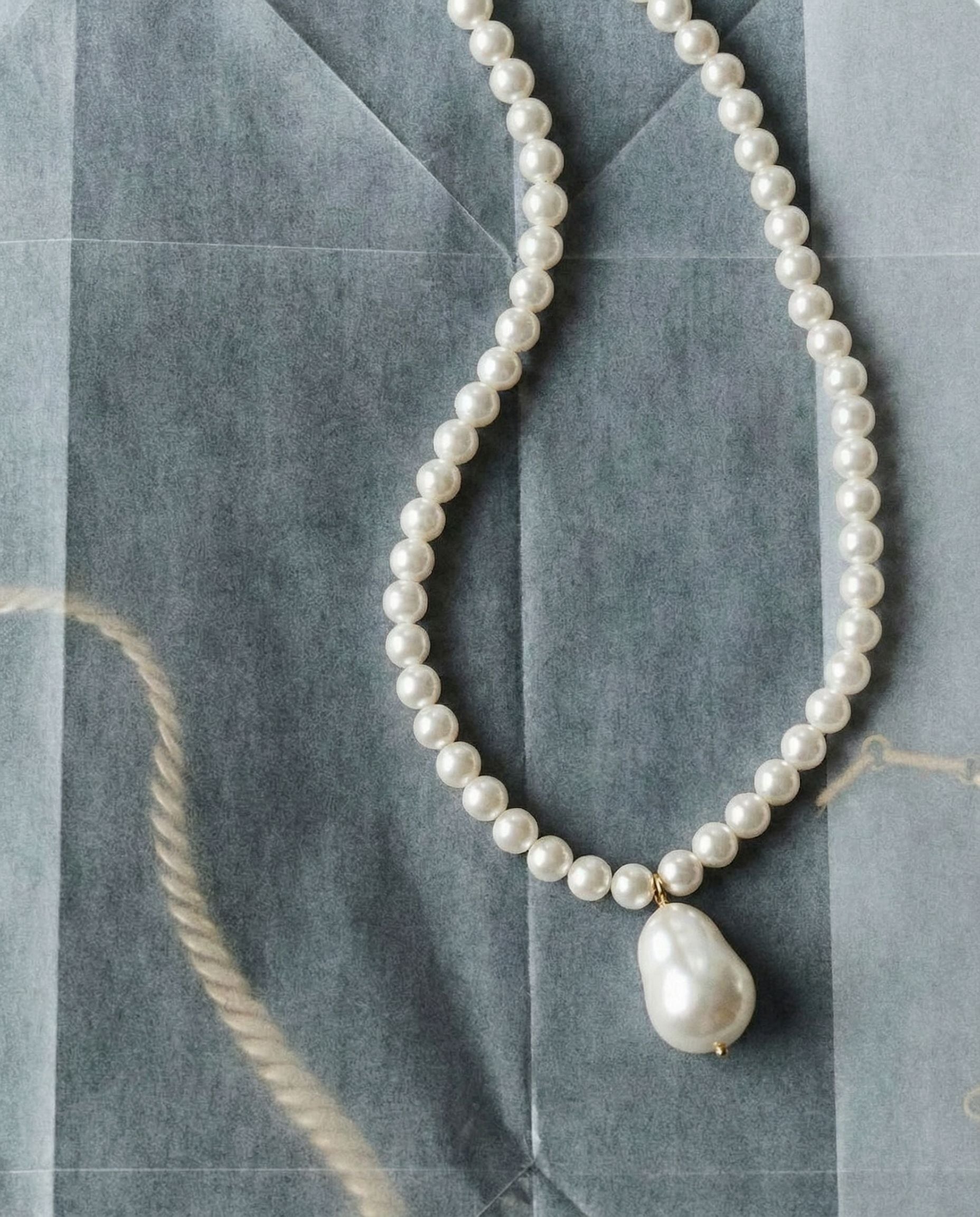 Aprilia necklace