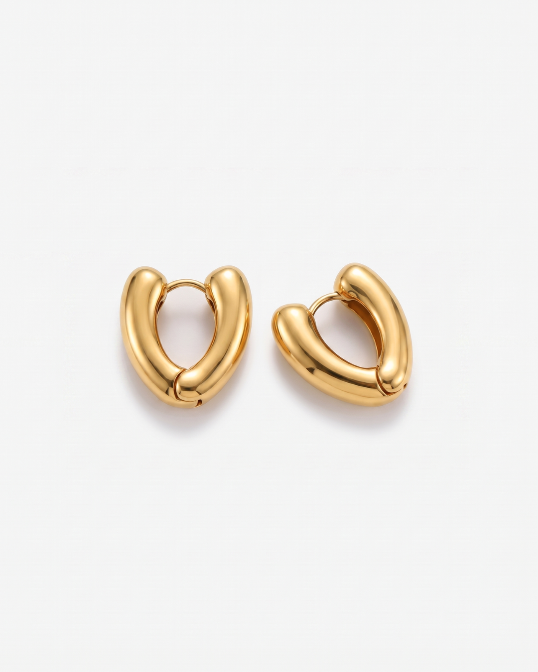Julia - Chunky heart huggie earrings - Stainless steel