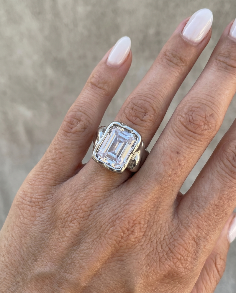 Nadia ring