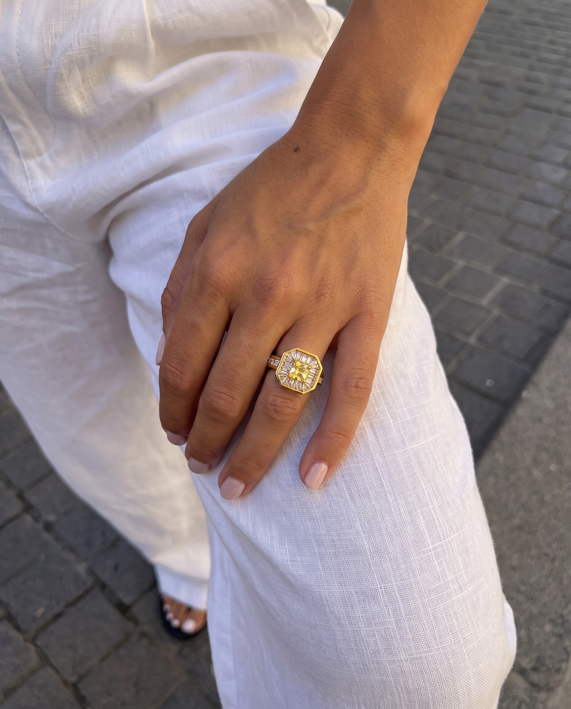 Vivienne - Stone signet ring - Stainless steel