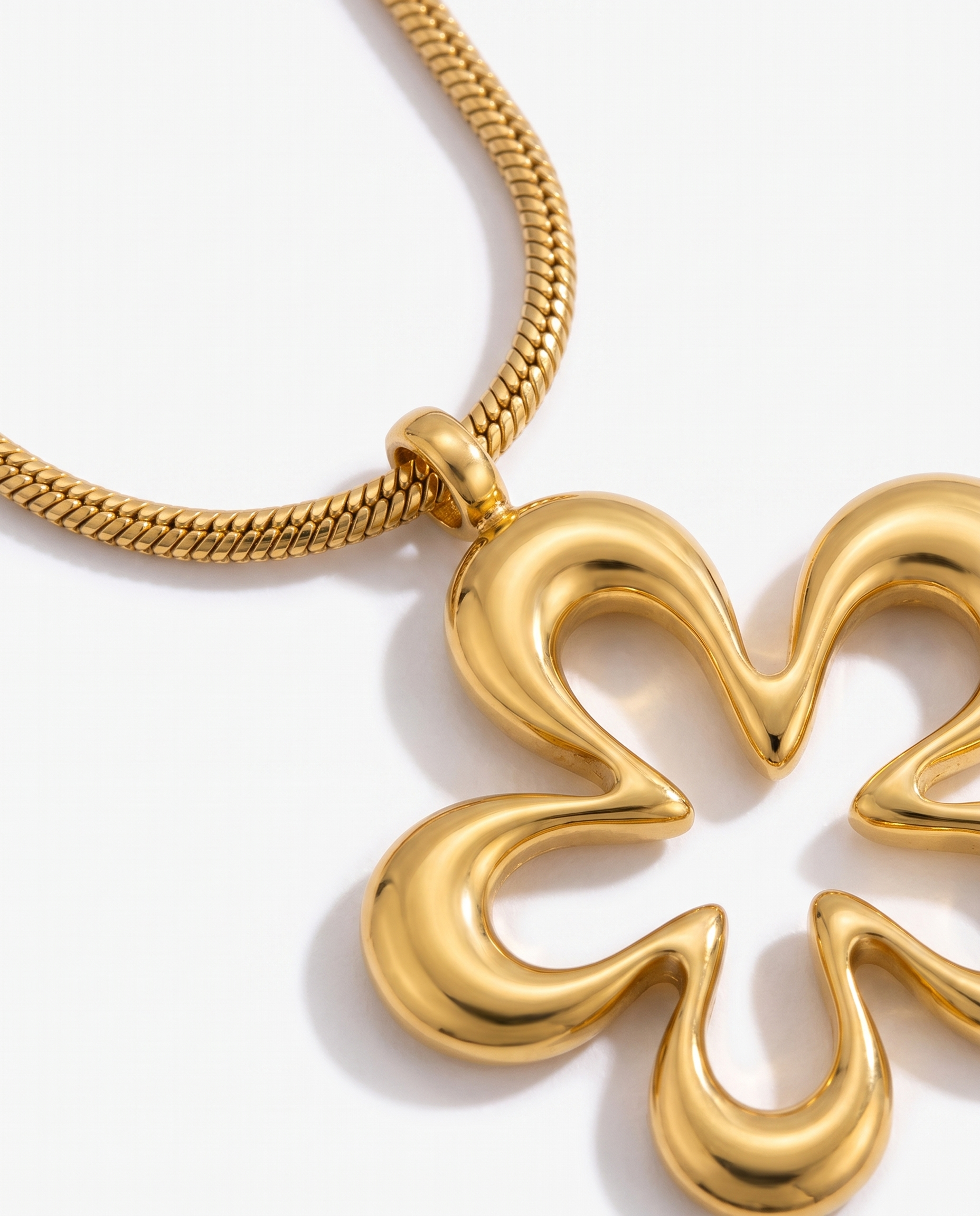 Ivy - Flower pendant necklace - Stainless steel