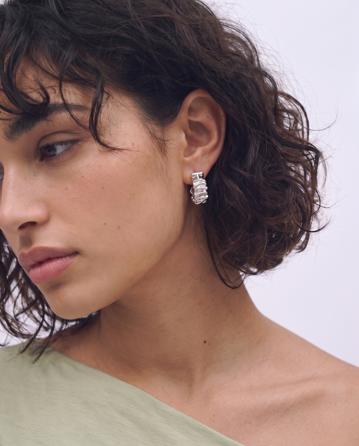 Elin - Draped huggie earrings - Stainless steel