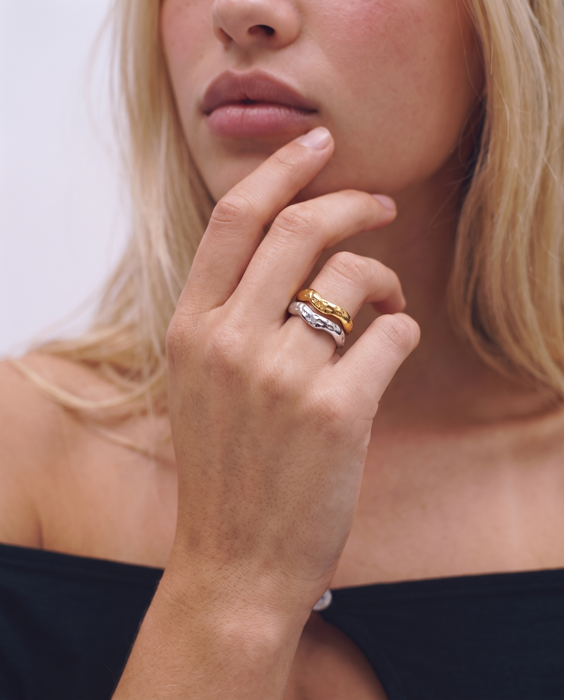 Sophie - Wavy textured band ring - Stainless steel