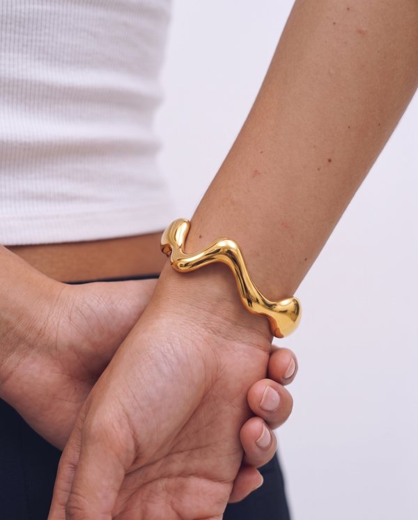 Maeve - Wavy cuff bracelet - Stainless steel