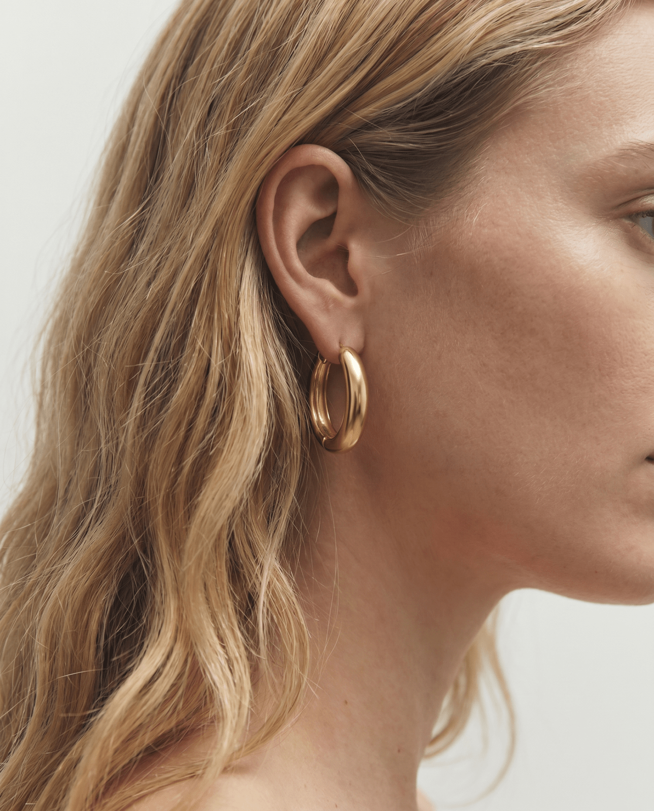 Zianne oval hoop earrings - Opulaire - WATERPROOF jewelry - Gold -